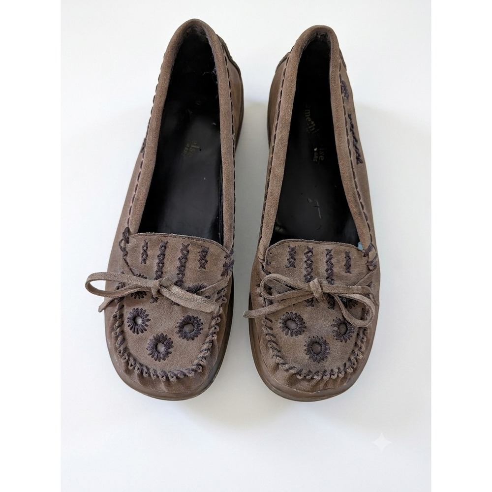Somethin' Else by Sketchers Vintage Suede Embroidered Moccasin Flats